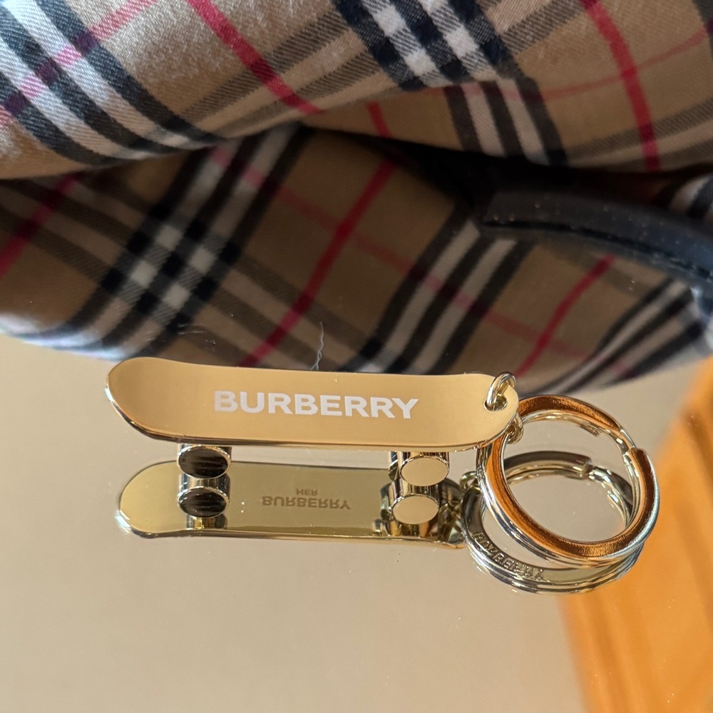 BURBERRY HER🛹Gold Skateboard Key FOB/Bag CHARM🔥Brand NEW🔥w/Free Sample! - Picture 11 of 14